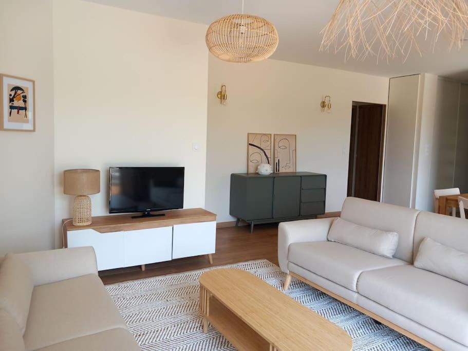 Maison Neuve Avec Piscine Chauffee, 4 Kms De Contis Plage 波讷地区圣朱利安 外观 照片